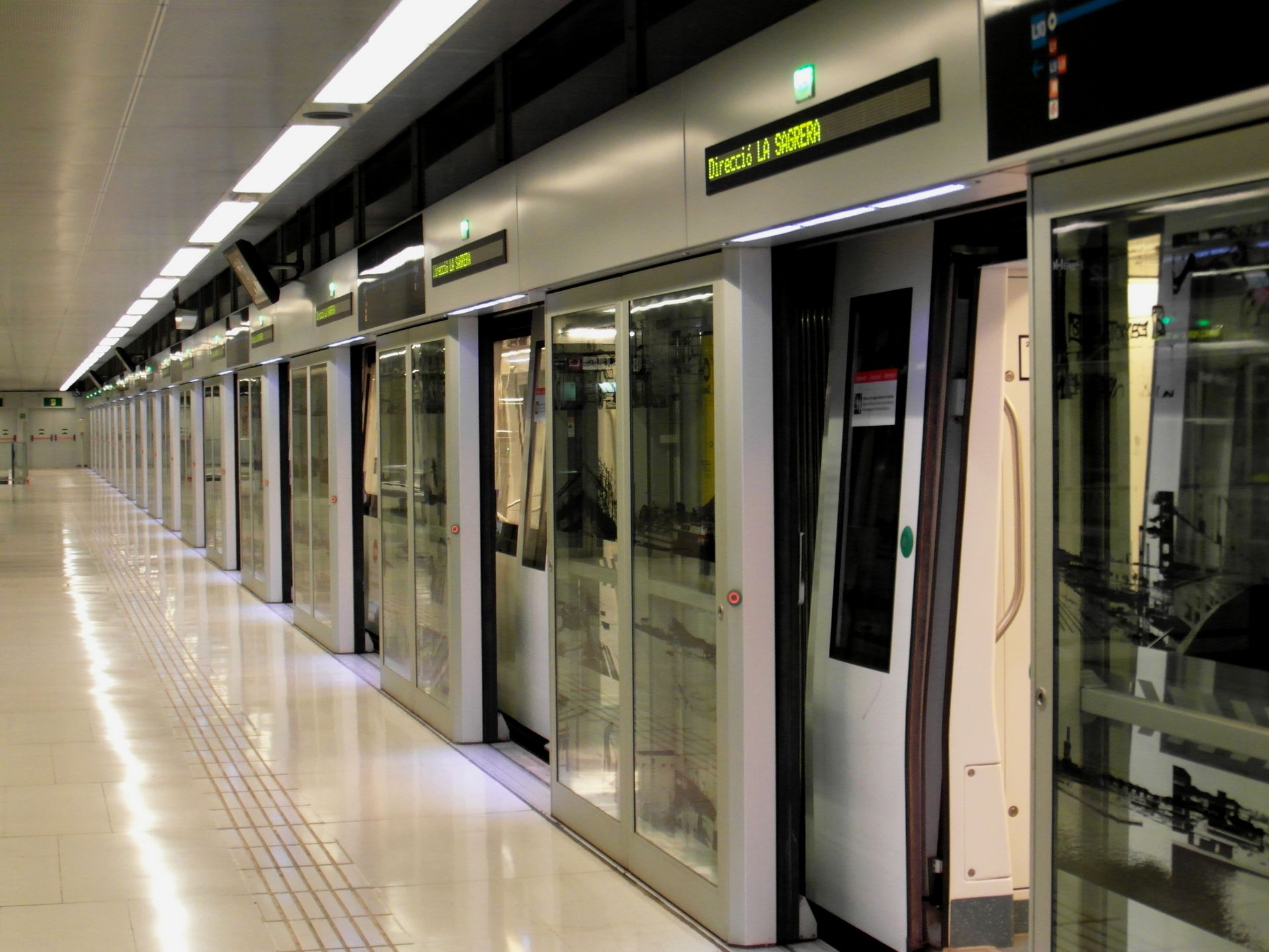 В аэропорт Барселоны запускают метро